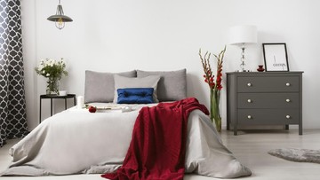 TIPS DEKORASI RUMAH MENURUT FENG SHUI: GANTUNG FOTO BERDUA SUAMI