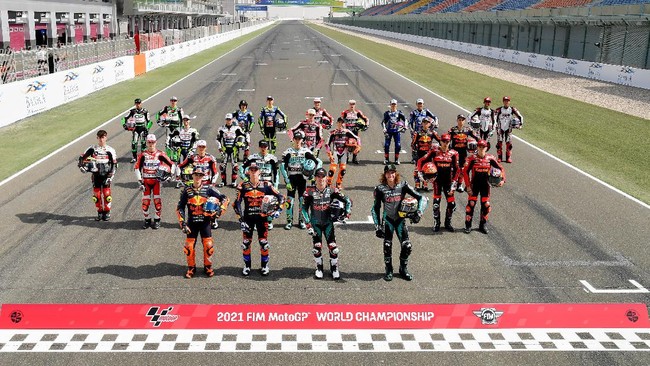 Pembalap Petronas Sprinta John McPhee minta maaf usai menendang dan mendorong pembalap Indonesia Gresini Jeremy Alcoba di Moto3 Doha.