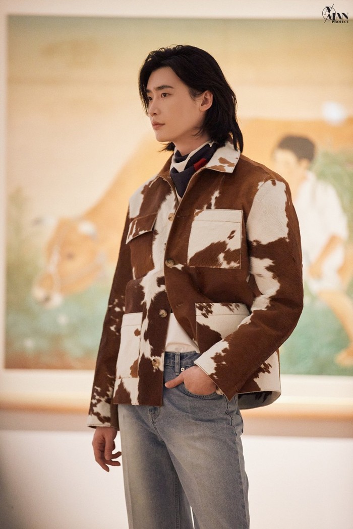 Dilansir dari soompi.com, pada tanggal 25/03/21 agensinya membagikan foto Lee Jong Suk dalam acara tersebut. Lee Jong Suk menjadi model untuk Beyond Closet dan berhasil memikat semua orang dengan penampilannya (gambar : soompi.coom)