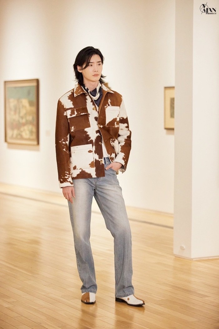 Lee Jong Suk kembali melakukan runway show didasari atas penggemarnya. Dia ingin menunjukkan kepada penggemarnya sisi lain dari dirinya yang tidak hanya sebagai seorang aktor. (Gambar : soompi.com)