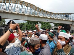 Ricuh di Depan PN Jaktim! Polisi Amankan 3 Simpatisan Habib Rizieq