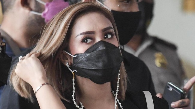 KPK menggali dugaan pencucian uang kasus korupsi bansos Covid-19 di Kemensos melalui pemberian honor menyanyi pedangdut Cita Citata.