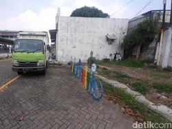 #ParkiruntukSepeda Stasiun Kranji Tak Langsung Nampak dari Pintu Masuk
