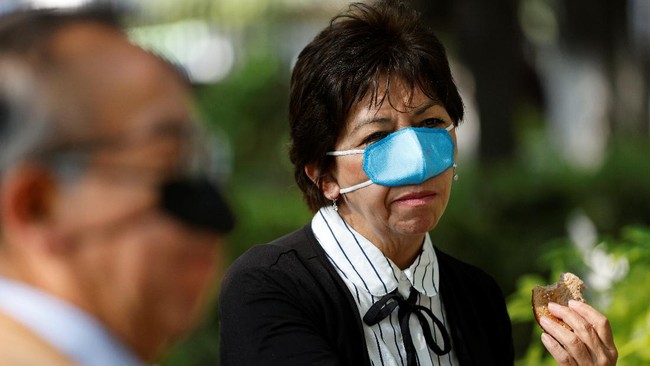 Peneliti di Meksiko membuat masker Covid-19 baru yang dirancang khusus untuk dipakai orang-orang pada saat makan, yaitu masker hidung.