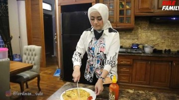 MENURUT NATHALIE SEMUA WANITA HARUS BISA MEMASAK