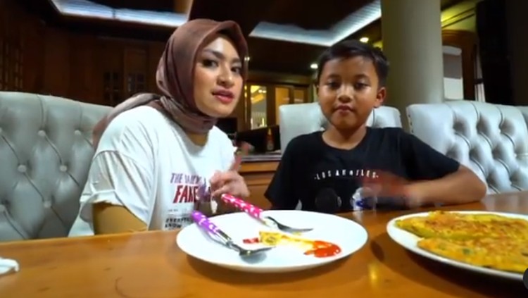 Romantisnya Nathalie Holscher dan Sule ssat BBQ-an