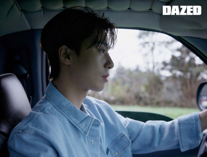 Bersama Calvin Klein, Park Seo Joon mengajak penggemar berkeliling pulau Jeju untuk menyambut musim semi tahun 2021 ini / foto: twitter.com/dazedkorea