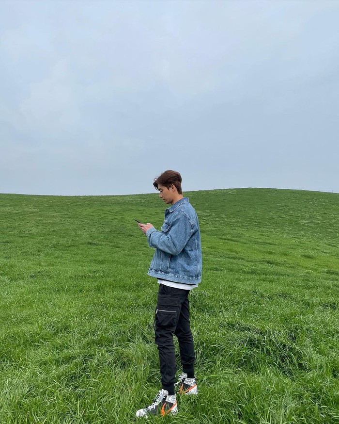 Tak hanya akun Instagram Dazed Korea yang mengunggah foto-foto ini, Park Seo Joon juga ikut mengunggah hasil pemotretan dan foto dibalik layar favoritnya di akun Instagram pribadinya. (Foto: instagram.com/bn_sj2013)