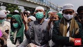 FOTO: Riuh Pendukung dan Adangan Polisi di Sidang Rizieq Massa simpatisan dan pendukung Rizieq Shihab sempat ricuh berhadapan dengan polisi di PN Jakarta Timur saat sidang eksepsi berlangsung, Jumat (26/3).