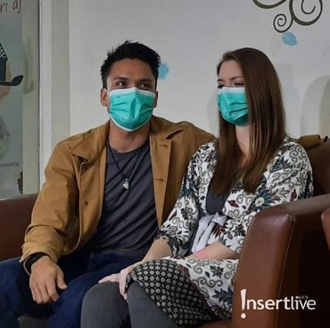 Istri Heran Anak Lebih Anteng saat Digendong Randy Pangalila