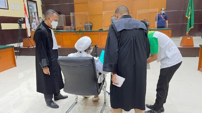 Camat Megamendung hingga Kasatpol PP Bogor menjadi saksi dalam sidang Rizieq Shihab terkait kerumunan di Megamendung.