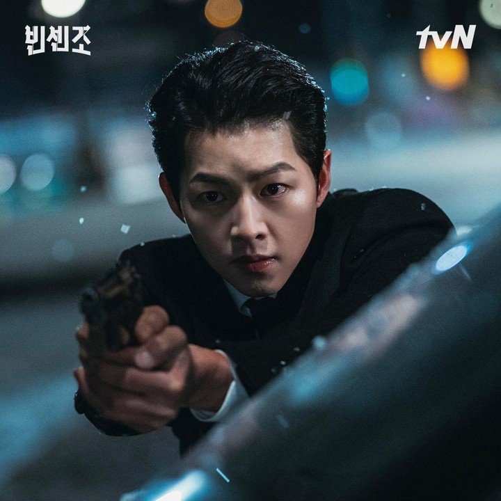 <p>Drama Korea yang disiarkan di tvN dan Netflix ini juga dipenuhi oleh adegan laga yang mencekam. Bersiaplah untuk melihat Soong Jong Ki baku hantam dengan para penjahat. (Foto: Instagram @tvndrama.official)</p>
