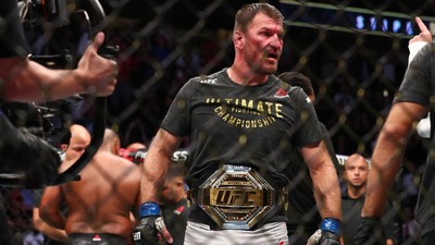 UFC 260: Miocic Dilarikan ke Rumah Sakit Usai Dihajar Ngannou