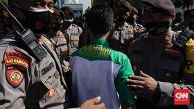 Mengaku Sudah Swab, Pendukung Rizieq Tetap Dilarang Masuk PN