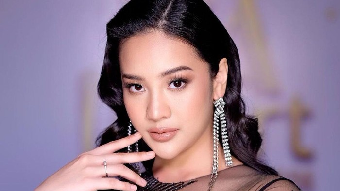 Anya Geraldine Raih Penghargaan Fashionable Youth di Insert Fashion Award 2021