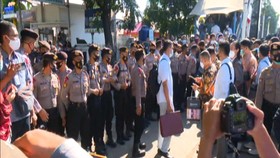 VIDEO: Pendukung Minta Hakim Bebaskan Rizieq Shihab