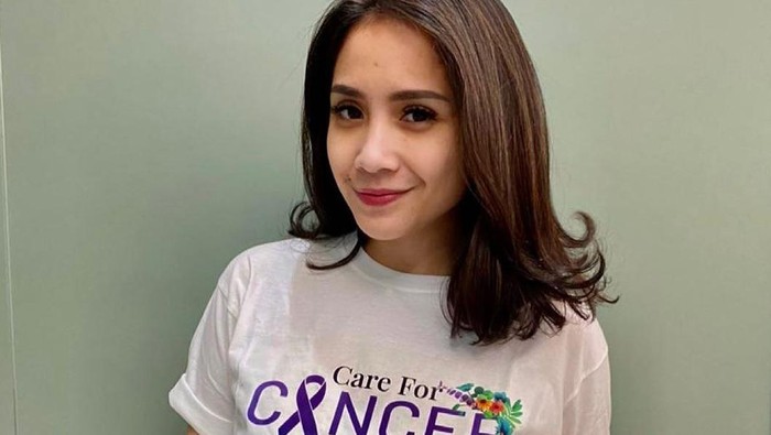 8 Harga Kaos yang Dipakai Nagita Slavina, Ternyata...