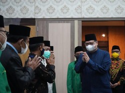 Percepat Herd Immunity, Airlangga Ajak Umat Islam Dukung Vaksinasi