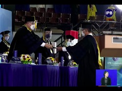 Tangis Haru Doni Monardo Saat Dianugerahi Doktor Kehormatan dari IPB