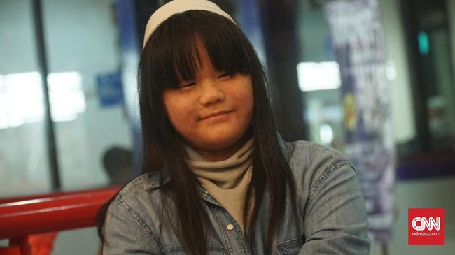 Sebelum fenomena Dadang Subur alias Dewa Kipas muncul, ada sosok Samantha Edithso yang lebih dulu fenomenal.