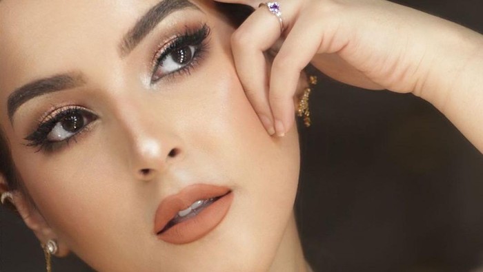 7 Tips Pakai Maskara Agar Bulu Mata Super Lentik