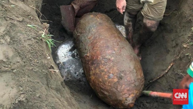 Ukuran bom mortir yang ditemukan warga Halmahera, panjangnya sekitar satu meter dengan berat kurang lebih 600 kilogram.