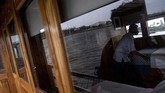 FOTO: Menikmati Keindahan Jakarta dengan Kapal Pinisi Menikmati keindahan Jakarta dengan kapal pinisi mewah akan menjadi pengalaman baru menyenangkan. Ini adalah pinisi privat pertama yang ada di Jakarta.