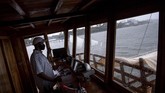 FOTO: Menikmati Keindahan Jakarta dengan Kapal Pinisi Menikmati keindahan Jakarta dengan kapal pinisi mewah akan menjadi pengalaman baru menyenangkan. Ini adalah pinisi privat pertama yang ada di Jakarta.