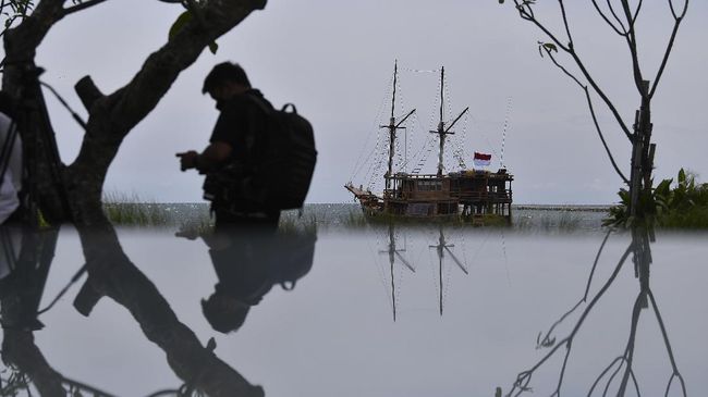 Saat ini kapal pinisi tersebut membuka jalur pelayaran ke Teluk Jakarta dan Kepulauan Seribu.