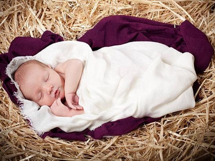 100 Nama Bayi Perempuan Islami yang Berarti Damai
