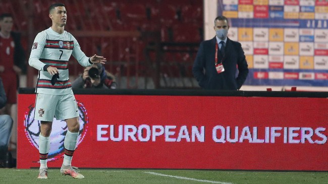 Wasit Danny Makkelie mengaku salah tidak mengesahkan gol Cristiano Ronaldo di laga Serbia vs Portugal dalam lanjutan Kualifikasi Piala Dunia 2022.