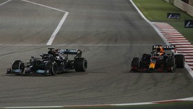 Hasil F1 GP Bahrain: Hamilton Kalahkan Verstappen