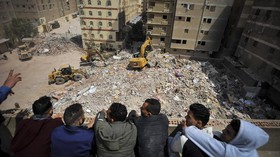 FOTO: Puing-puing Gedung Apartemen yang Ambruk di Kairo