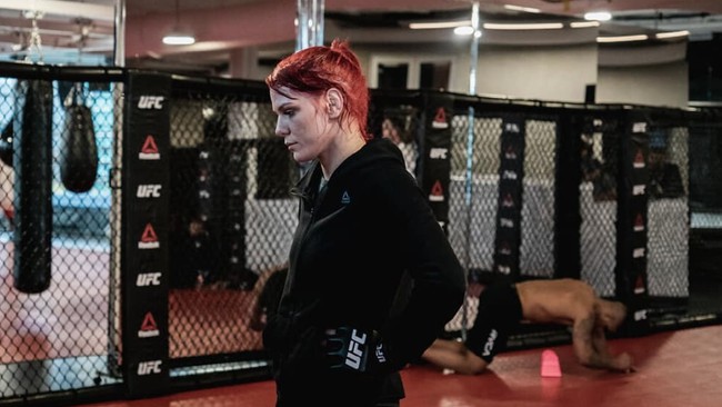 Gillian Robertson, Miranda Maverick menang angka atas Gillian Robertson dalam duel di kelas terbang putri di UFC 260 di Las Vegas, Minggu (28/3).