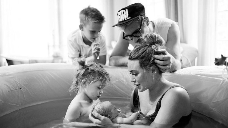Hillary Duff Umumkan Kelahiran Anak Ketiga