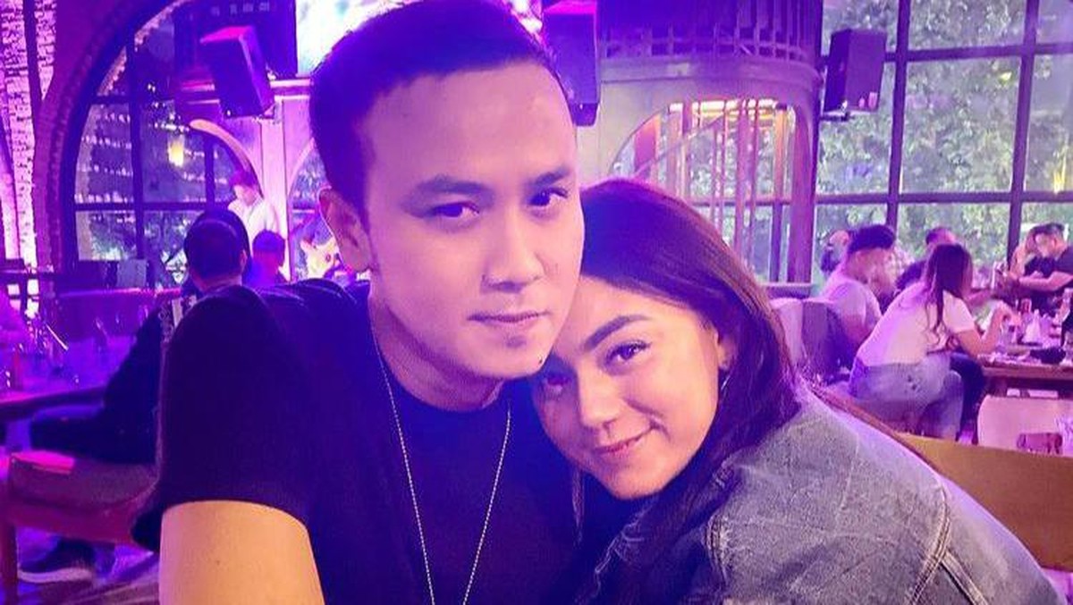 Kabar Thalita Latief menggugat cerai sang suami&comma; Dennis Lyla mengejutkan publik&period; Yuk&comma; Intip lagi momen harmonisnya mereka berdua yang tinggal kenangan&excl;