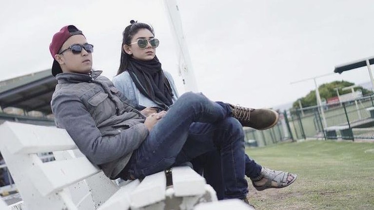 Kabar Thalita Latief menggugat cerai sang suami, Dennis Lyla mengejutkan publik. Yuk, Intip lagi momen harmonisnya mereka berdua yang tinggal kenangan!