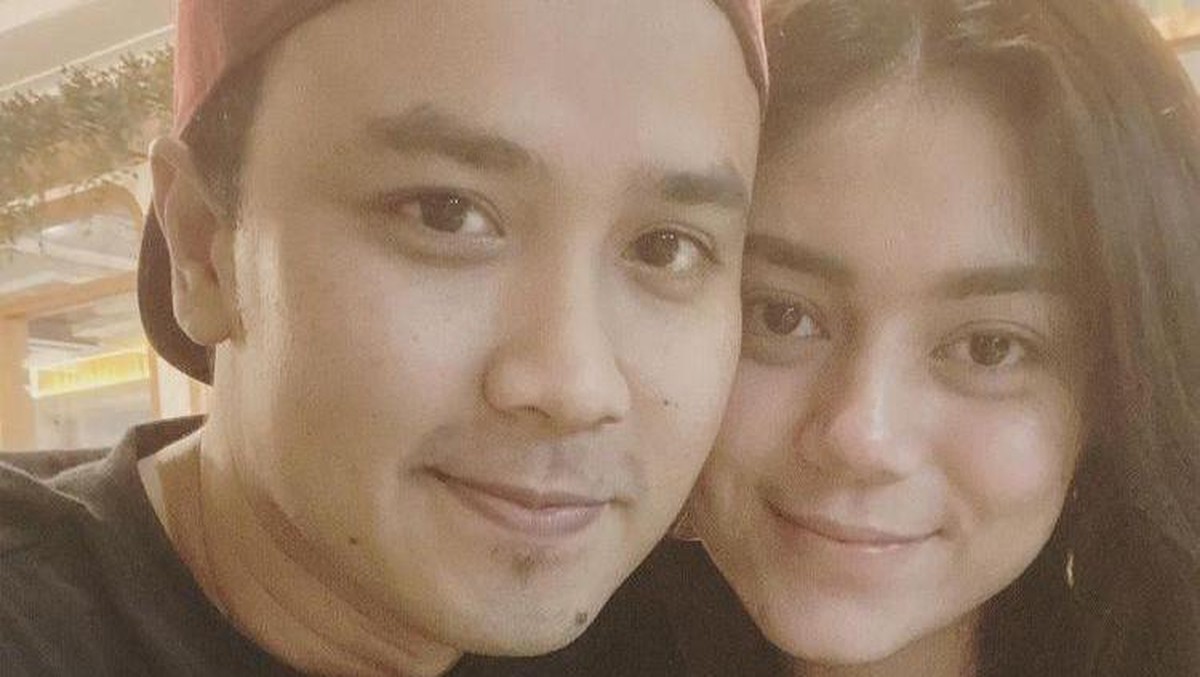 Kabar Thalita Latief menggugat cerai sang suami&comma; Dennis Lyla mengejutkan publik&period; Yuk&comma; Intip lagi momen harmonisnya mereka berdua yang tinggal kenangan&excl;