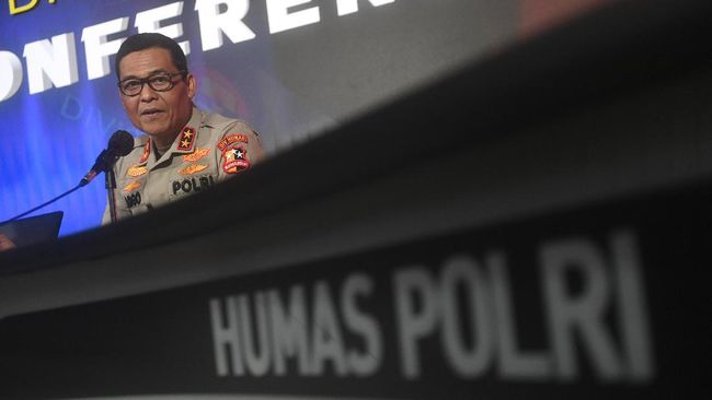 Merespons seruan aksi serentak di Indonesia mulai 24 Juli mendatang, Mabes Polri mengimbau tak berunjuk rasa di tengah pandemi Covid karena picu kerumunan.