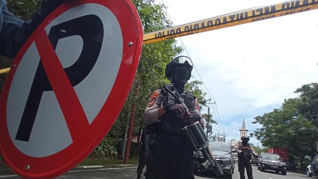 PBNU mendesak aparat keamanan mengusut tuntas kasus bom bunuh diri di Katedral Makssar dengan menangkap mereka yang diduga terlibat.