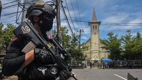 FOTO: Bom Awal Pekan Suci di Gereja Katedral Makassar