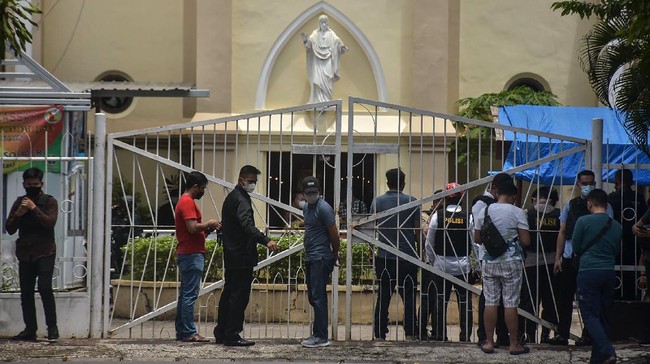 Tiga dari tujuh korban bom bunuh diri di Gereja Katedral Makassar menderita luka serius.