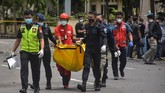 FOTO: Jejak Hitam Ledakan Bom Gereja Katedral Makassar Tim dari Densus 88 Antiteror Polri bersama Polda Sulawesi Selatan dan Polrestabes Makassar menggelar olah TKP di lokasi ledakan bom Gereja Katedral Makassar.