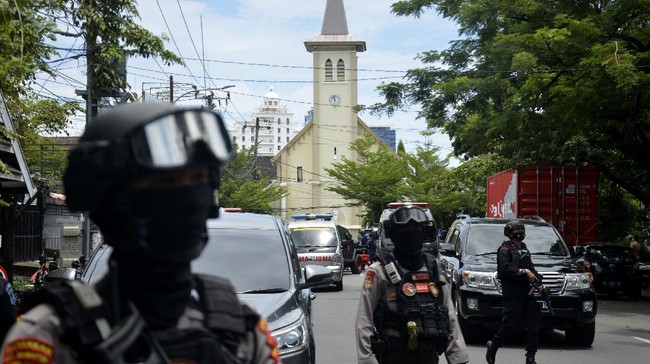 Polisi menetapkan 53 orang sebagai tersangka terkait kasus ledakan bom di Gereja Katedral Makassar 28 Maret 2021.