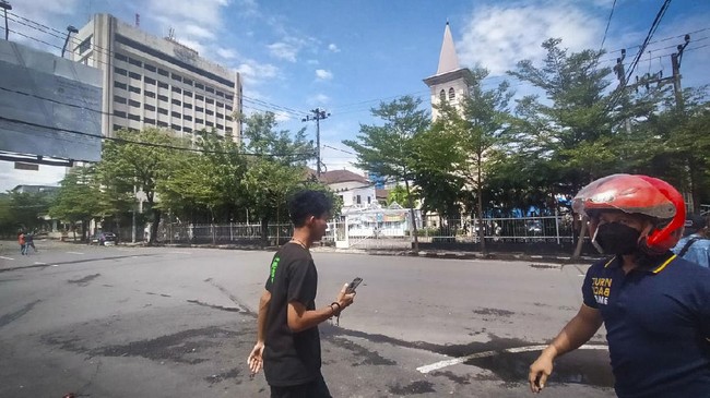 Bom yang meledak di Makassar terjadi di saat umat Katolik sedang menggelar Misa Minggu Palma, yang mengawali masa Pekan Suci.