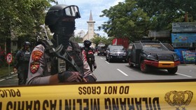 Polisi Olah TKP Ledakan Bom di Gereja Katedral Makassar