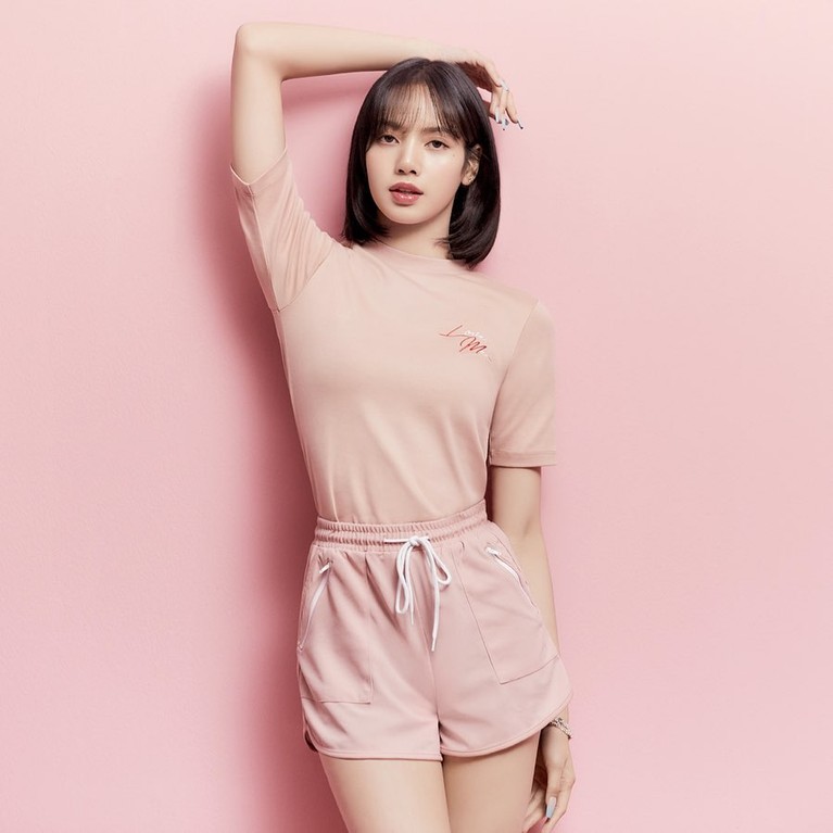 Lisa BLACKPINK Berulang Tahun Ke-24, Yuk Intip Cantiknya Lisa! Lisa BLACKPINK berulang tahun ke-24 pada sabtu (27/3). Yuk intip cantiknya Rapper BLACKPINK ini!