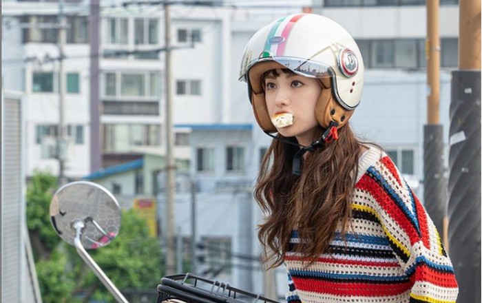 Memerankan berbagai karakter unik dalam setiap drama. Mulai dari detektif, jaksa, sampai wanita miskin yang nekat mencalonkan diri di pemilihan umum untuk mendapatkan pekerjaan / foto: instagram.com/jin_a_nana
