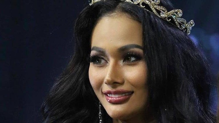 Potret Aurra Kharishma Meraih 3rd Runner Up Miss Grand International 2020 Berikut potret Aurra Kharishma berhasil meraih 3rd Runner Up Miss Grand International 2020.