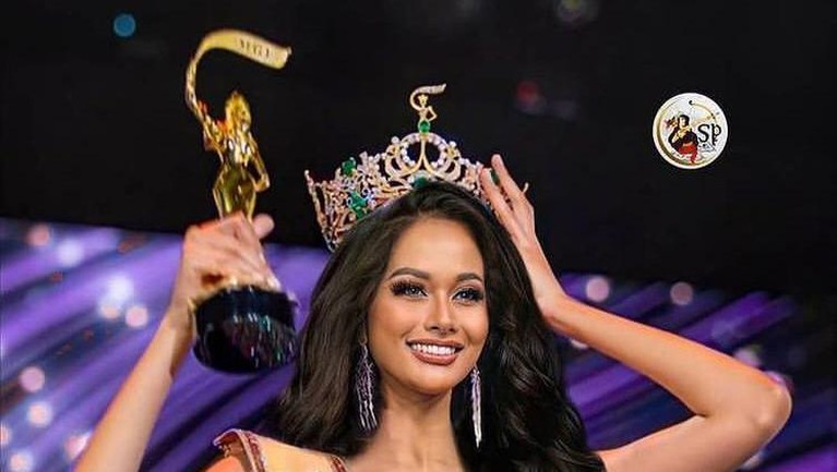 Potret Aurra Kharishma Meraih 3rd Runner Up Miss Grand International 2020 Berikut potret Aurra Kharishma berhasil meraih 3rd Runner Up Miss Grand International 2020.